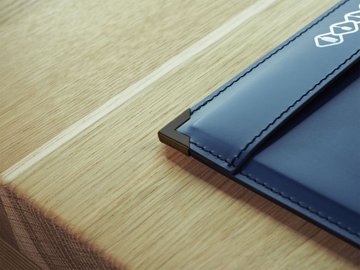 Černé kovové rohy