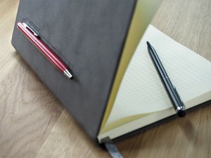 Magnetic notebook with a pen 1247151